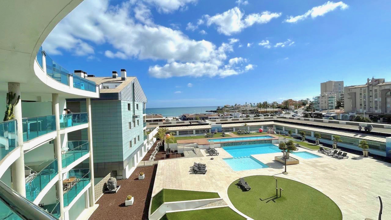 Apartamento a la venta con vista al mar en Playa del Arenal - Javea