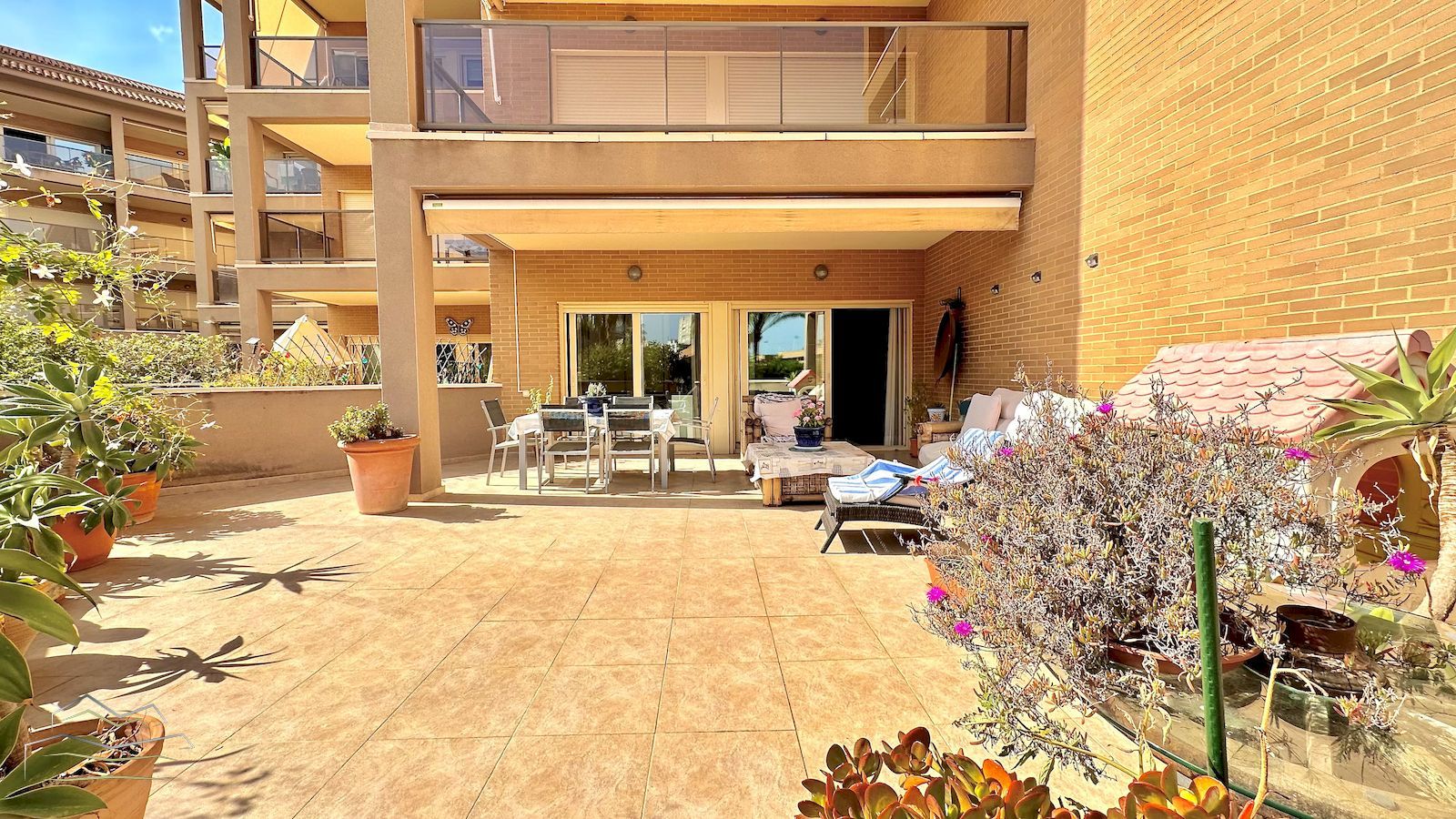 Apartment for sale in front of the Arenal beach in Javea