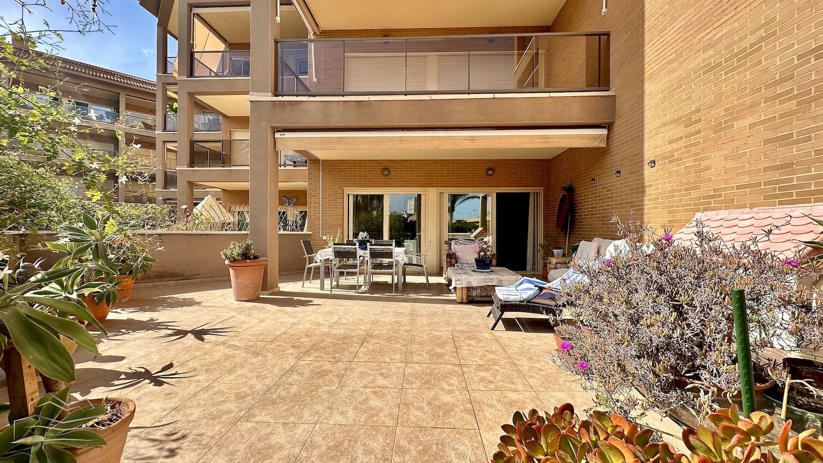 Apartamento a la venta  en primera linea de la playa del Arenal de Javea