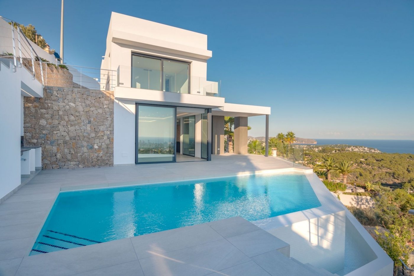 Villa moderna de nueva construccion con vistas al mar en Benissa Costa - Raco del Galeano