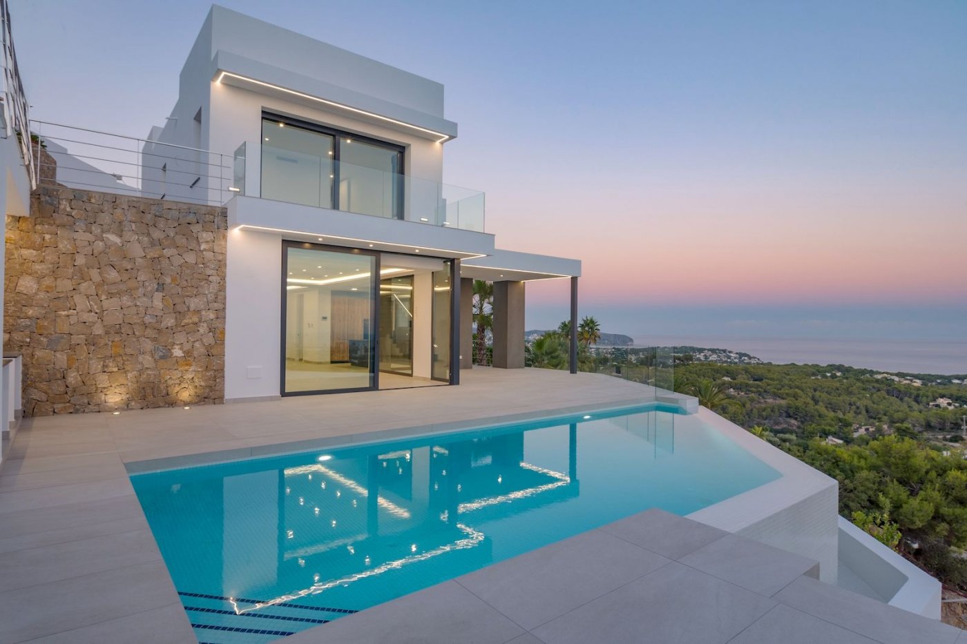 Villa moderna de nueva construccion con vistas al mar en Benissa Costa - Raco del Galeano