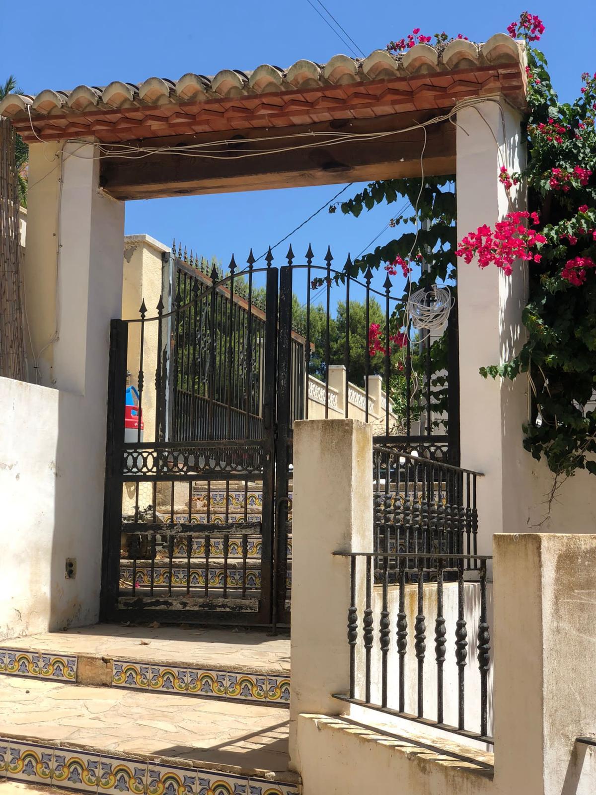 Villa Para Reformar en Tosalet- En Venta - Javea